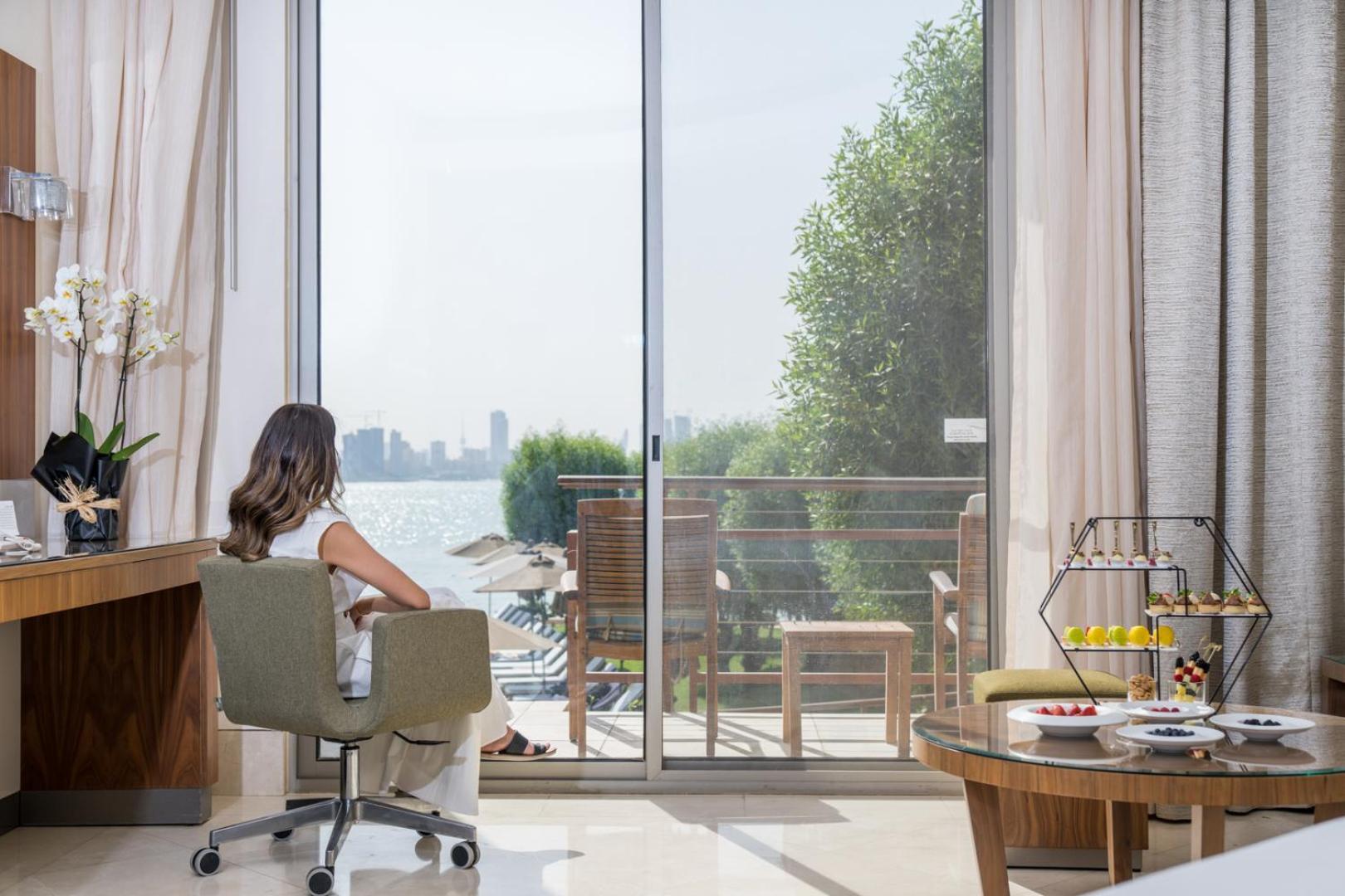 Marina Hotel Kuwait City Exterior foto A room at the hotel