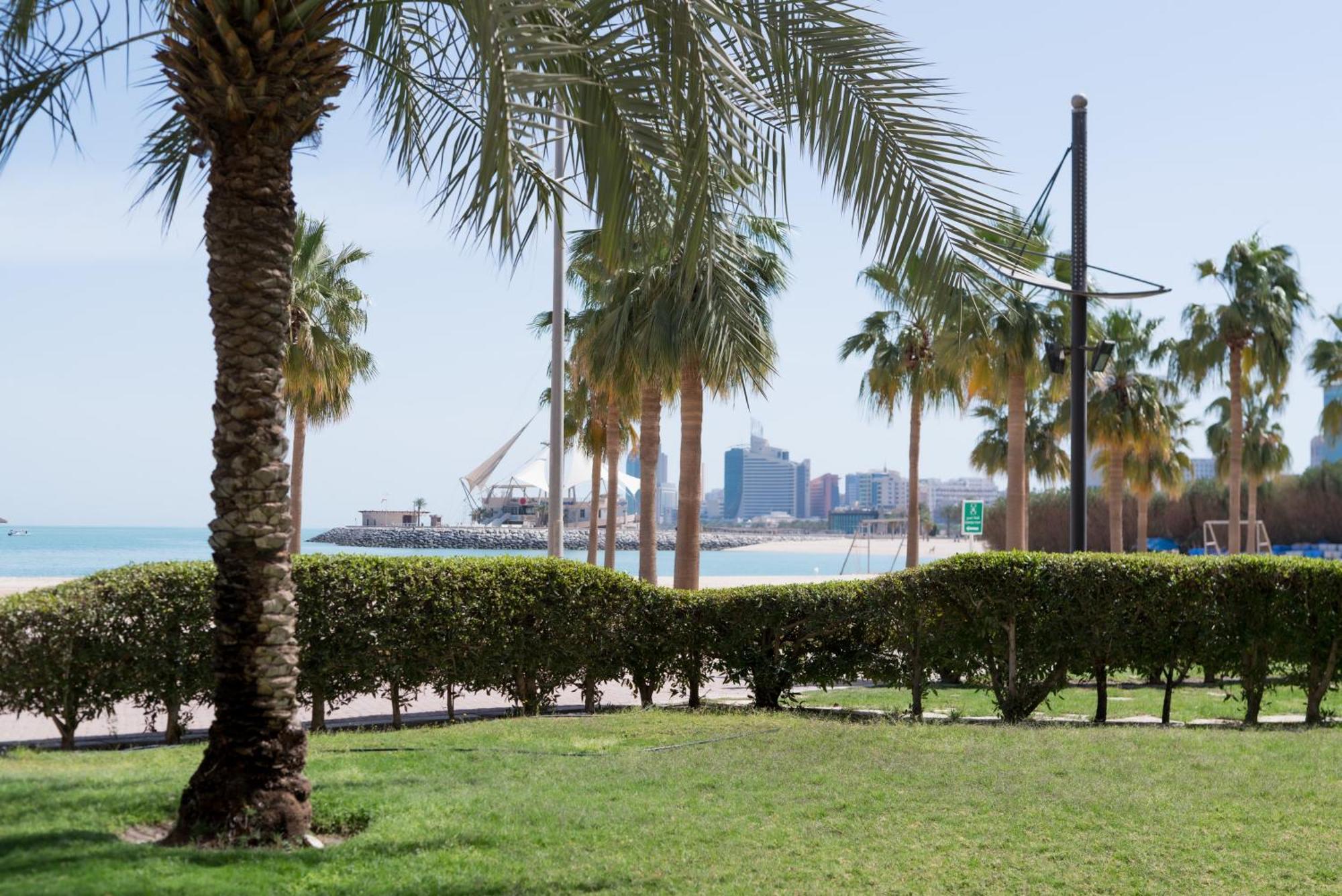 Marina Hotel Kuwait City Exterior foto View of the port of Haifa