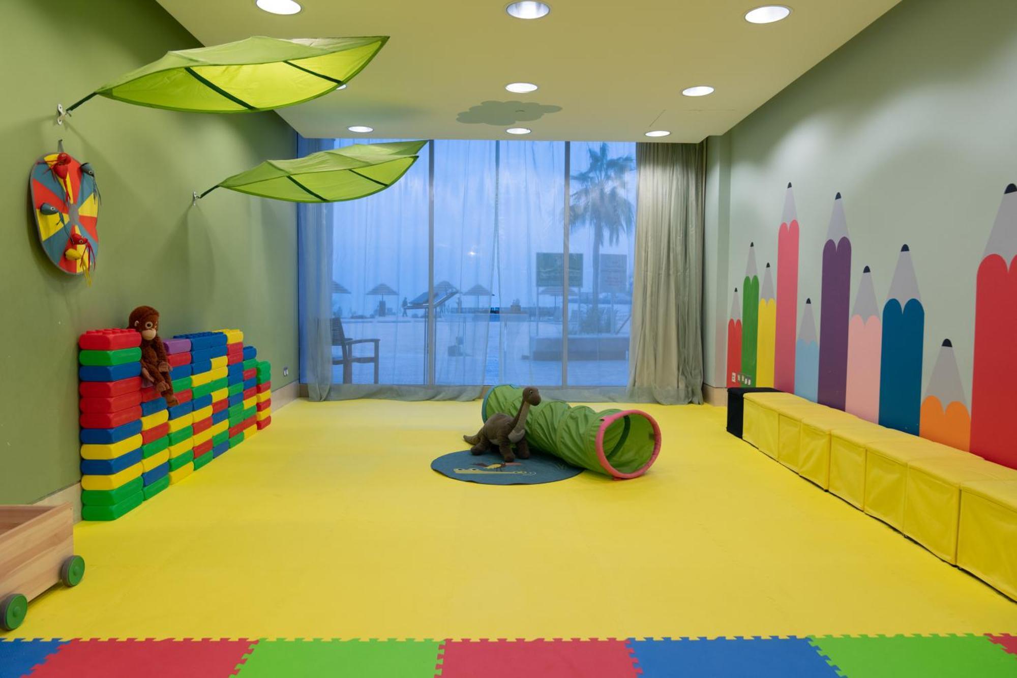 Marina Hotel Kuwait City Exterior foto A nursery in a hotel