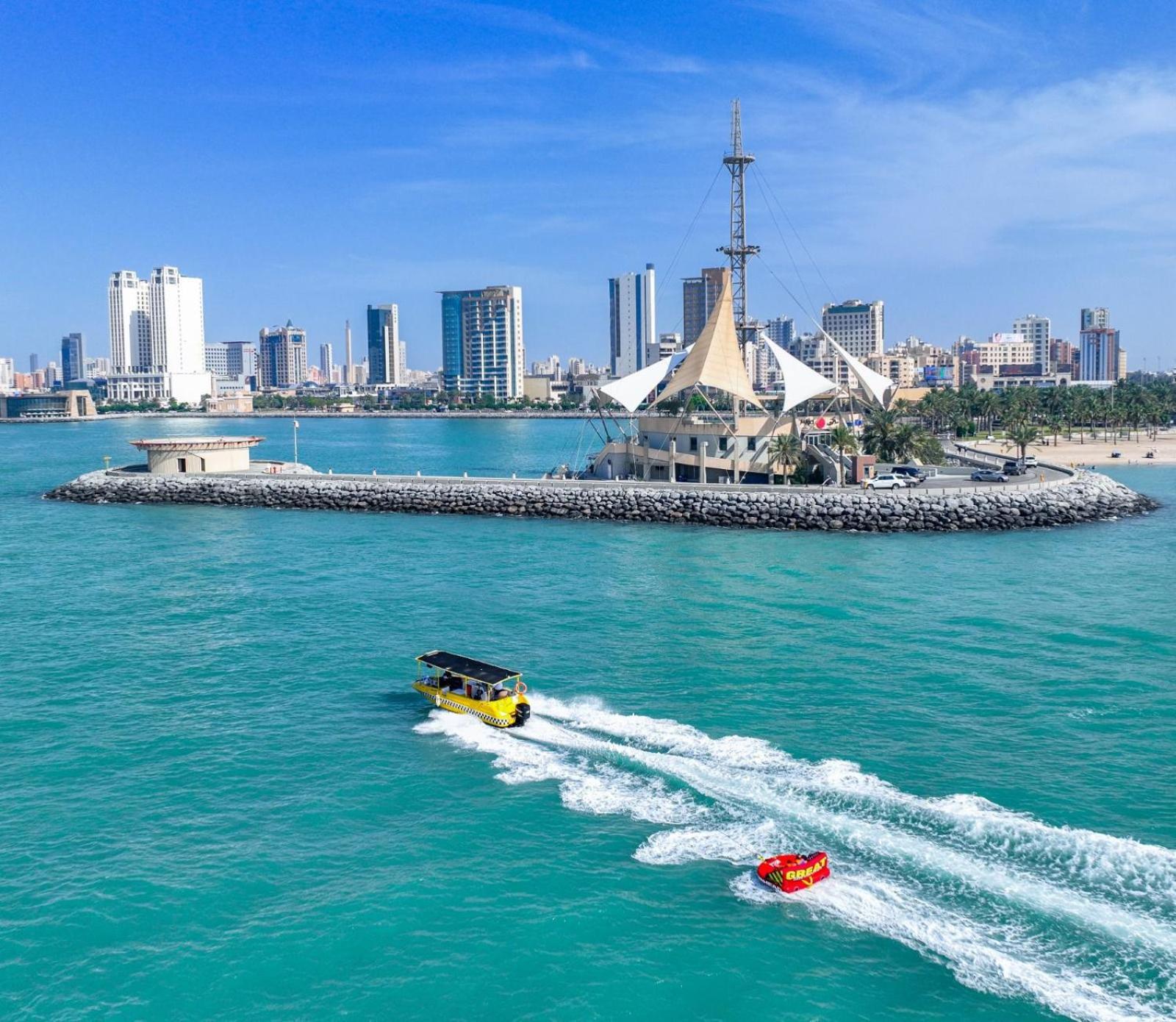 Marina Hotel Kuwait City Exterior foto Manama skyline