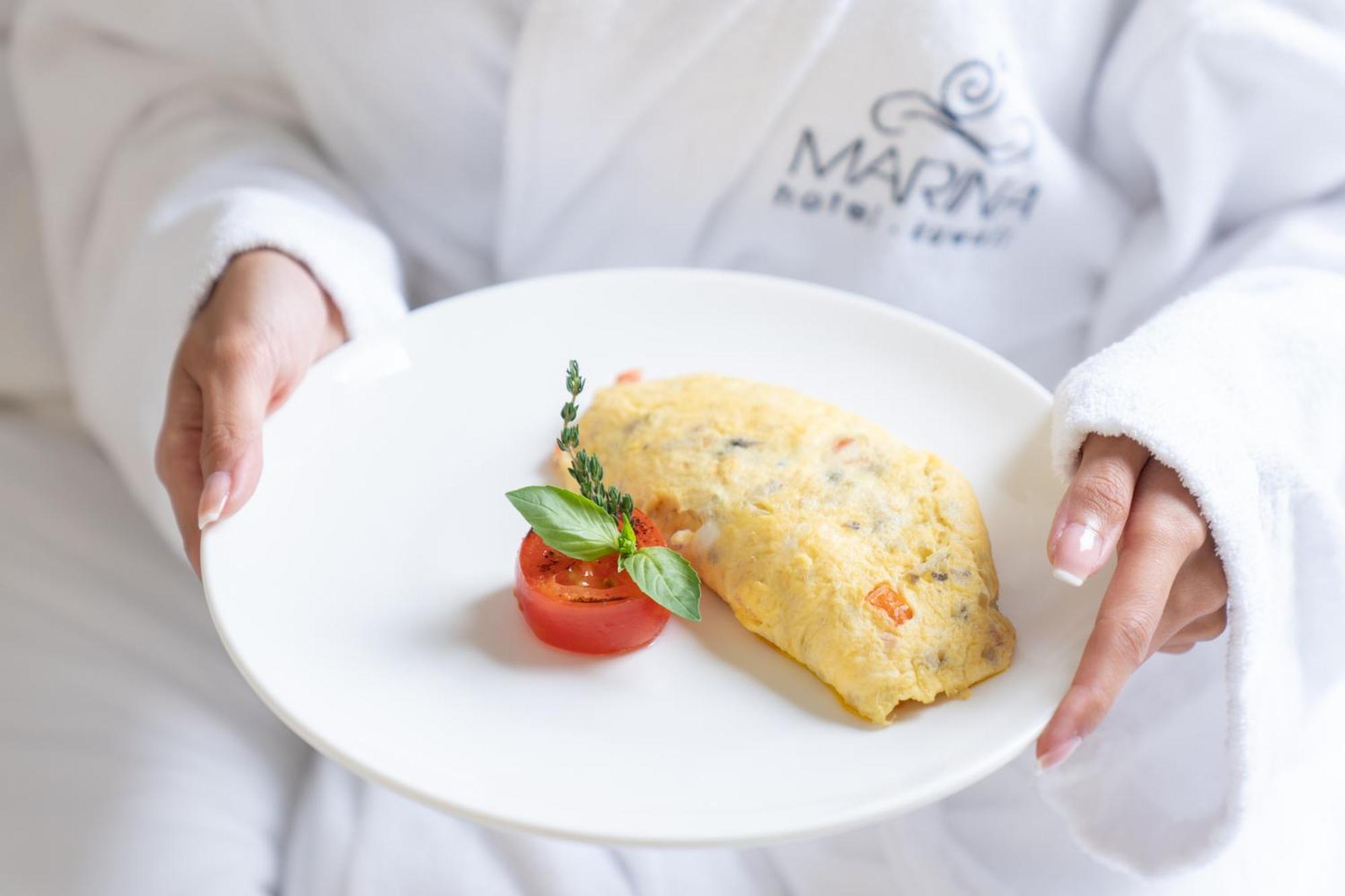 Marina Hotel Kuwait City Exterior foto An omelette