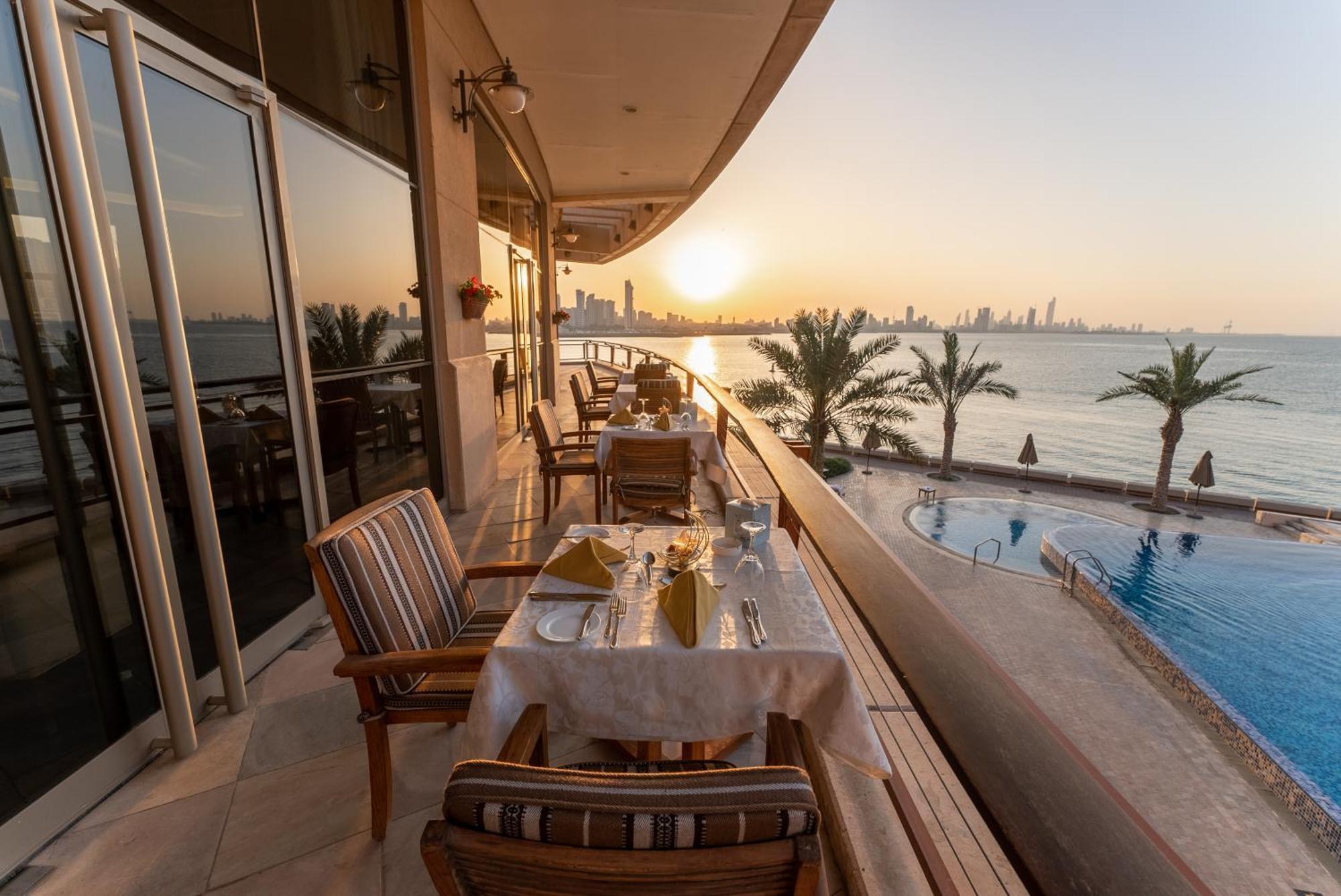 Marina Hotel Kuwait City Exterior foto The View