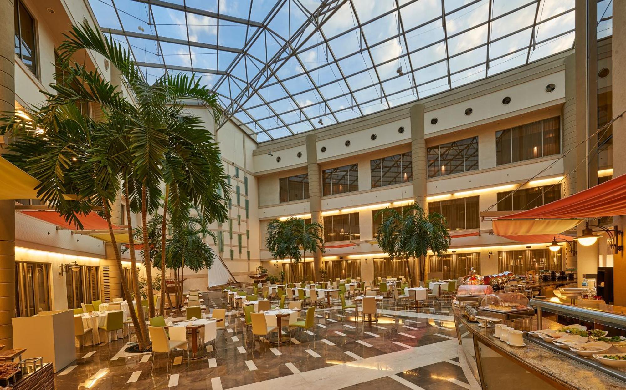 Marina Hotel Kuwait City Exterior foto The Atrium