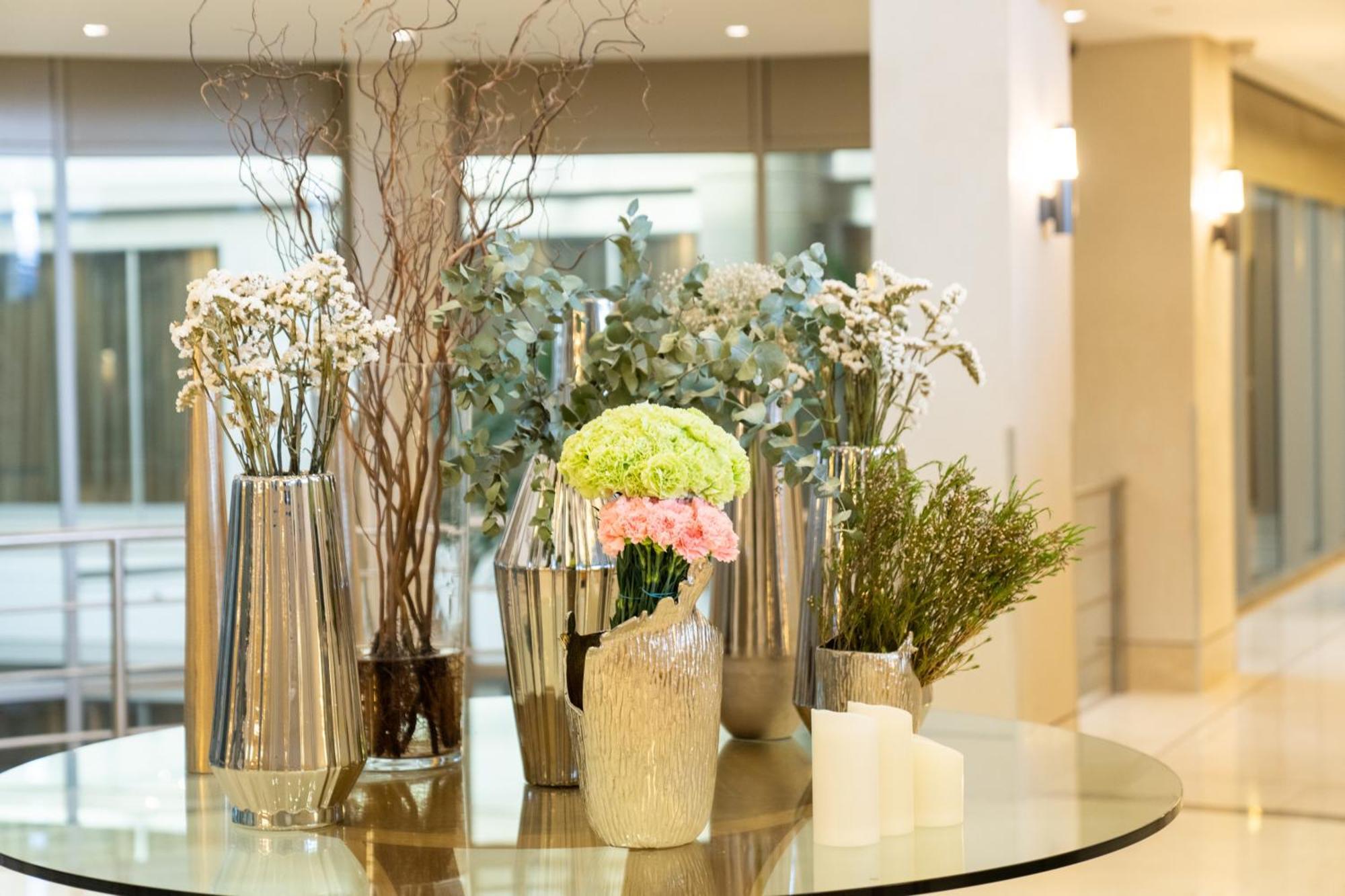 Marina Hotel Kuwait City Exterior foto Flower arrangement