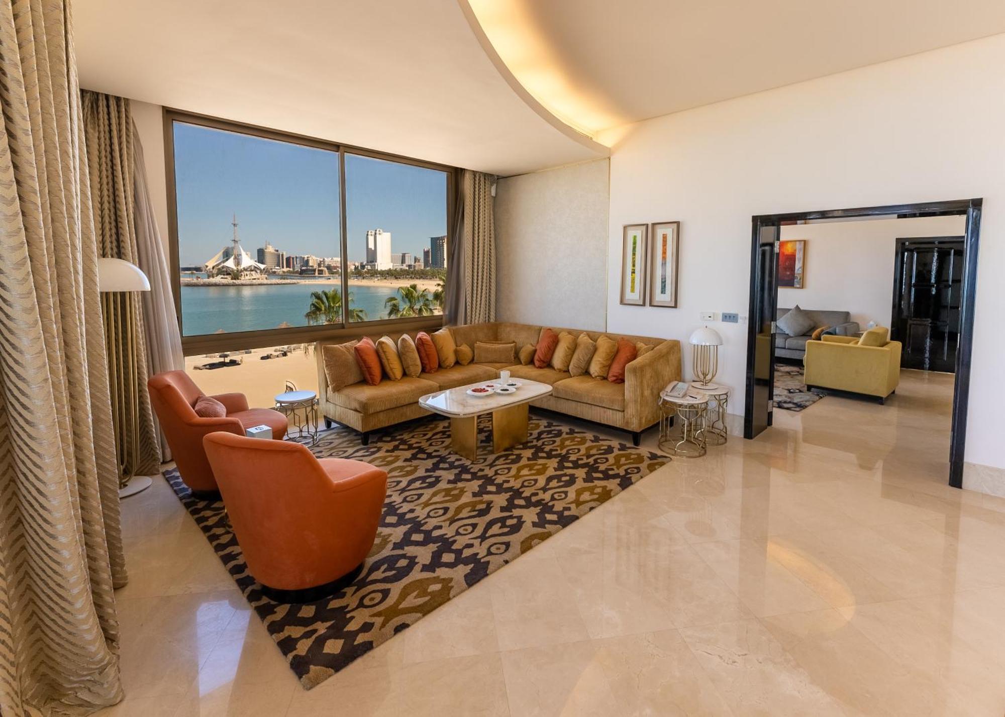 Marina Hotel Kuwait City Exterior foto A suite at the hotel