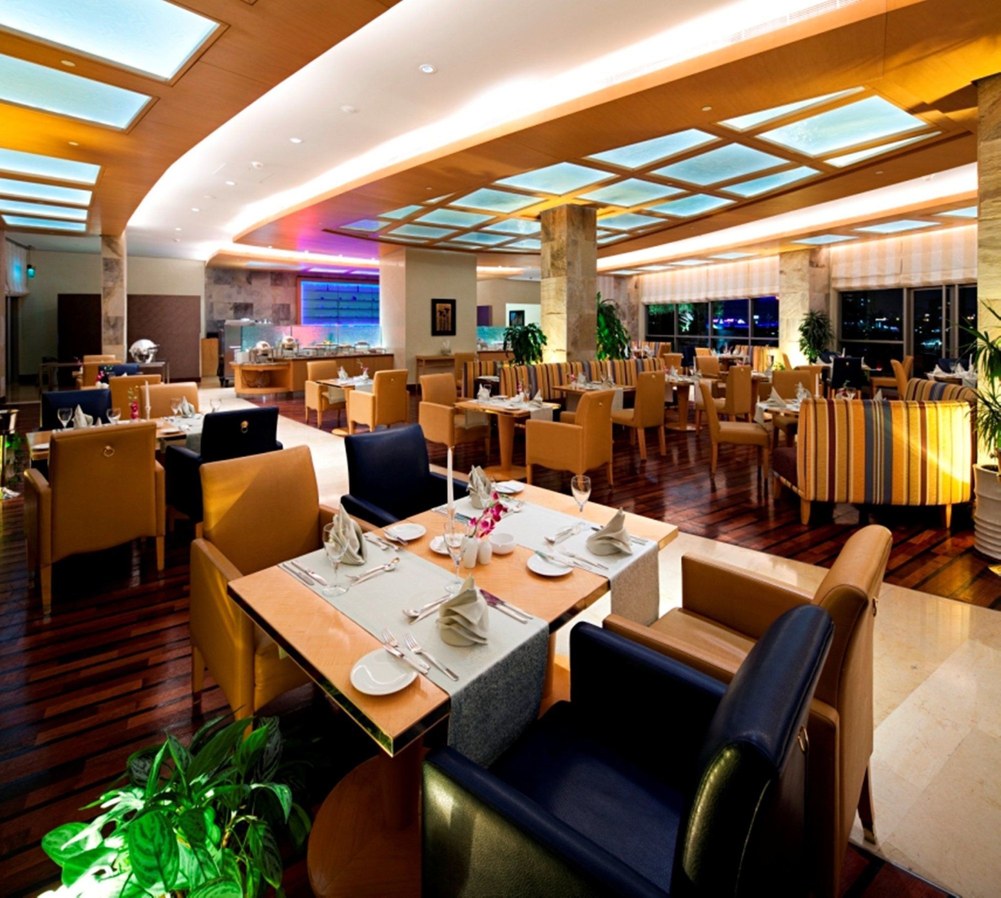 Marina Hotel Kuwait City Exterior foto The restaurant